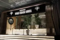 Warwick Palm Beach Hotel Hotels near Beirut Souks