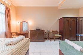 Hotel Ayong Linggarjati Kuningan Mitra RedDoorz
