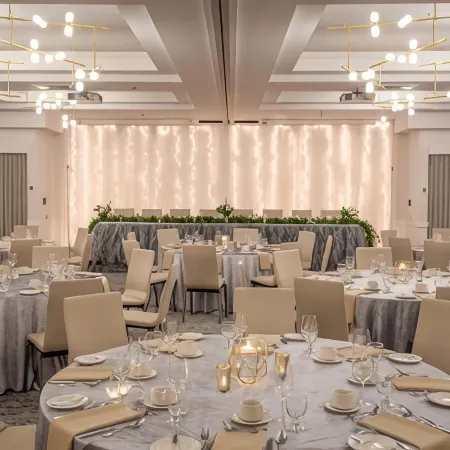 Norwood Hotel Отели рядом с достопримечательностью «Спортивный комплекс «Белл МТС Плэйс»»