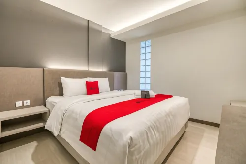 RedDoorz Plus Near Akademi Kepolisian Semarang 3 Hotels in Candisari