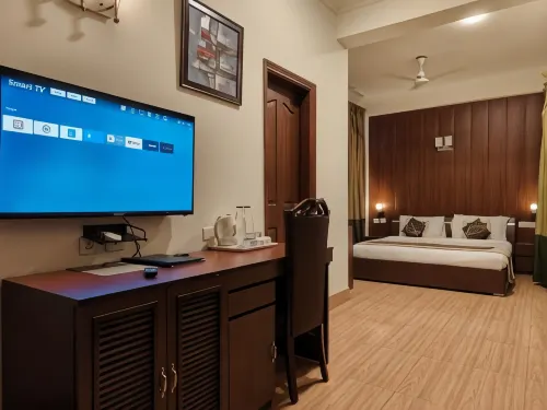 Tavisha Villa Golf Course MG Road - Pensions
