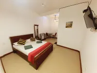 Royal Crown Residency Hotel فنادق في Hokandara
