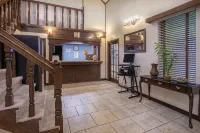 Super 8 by Wyndham City of Moore فنادق في Moore