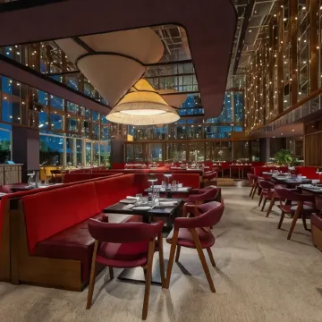 Taj Dubai Отели рядом с достопримечательностью «Дубайская опера»