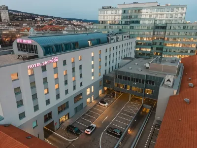Hotel Saffron Hotels near Fontána pred Avionom