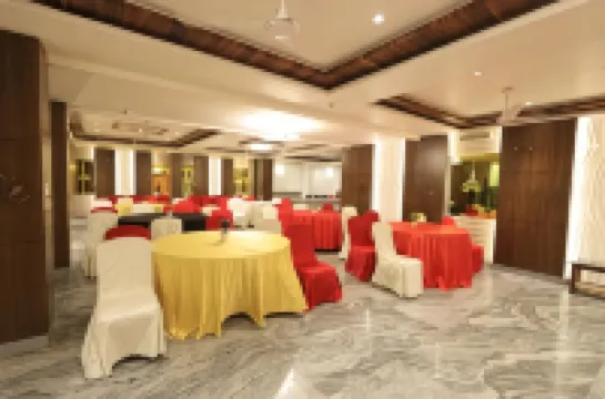 Hotel RS Exclusive Stay & Fine Dine - Near to Akola Junction Hotels in Akola