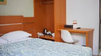 Gaia Asri Hotel Các khách sạn ở Pamanukan