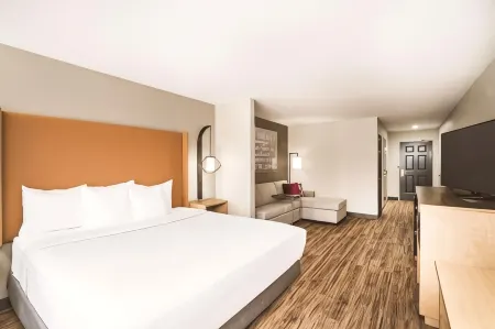 La Quinta Inn & Suites by Wyndham Chattanooga North - Hixson Отели в г. Hixson