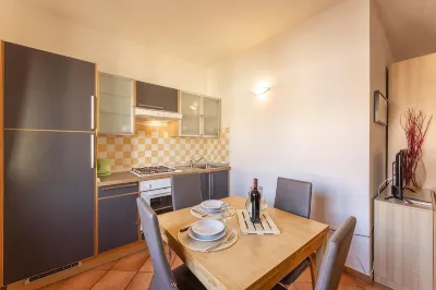 Relaxing Cristal Blu Studio Sleeps 4 No1492 Отели рядом с достопримечательностью «Stagno della Coluccia»