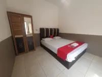 RedDoorz @ Permana Homestay near Supadio Airport Pontianak Hotel dekat Alfamart dekat Kodam XII/TPR