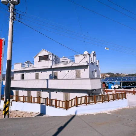 Yeosu, Our Sea Guest House Отели рядом с достопримечательностью «Поле для гольфа The Ocean»
