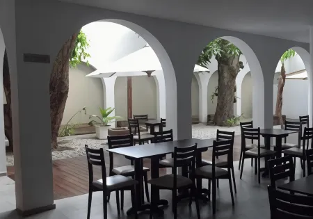 Hotel São Domingos Отели рядом с достопримечательностью «Feiraguay Shopping Popular»