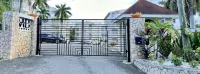 Falcon Views/Free Airport Transportation/Gated Complex/Security โรงแรมใน