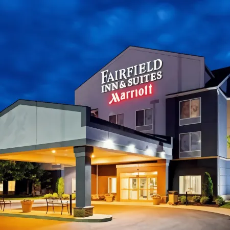 Fairfield Inn & Suites Elizabethtown Отели рядом с достопримечательностью «Brown-Pusey House»