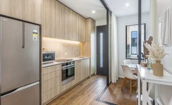 Fresh Grey Lynn 2Br Unit w Patio by Zodiak Stays