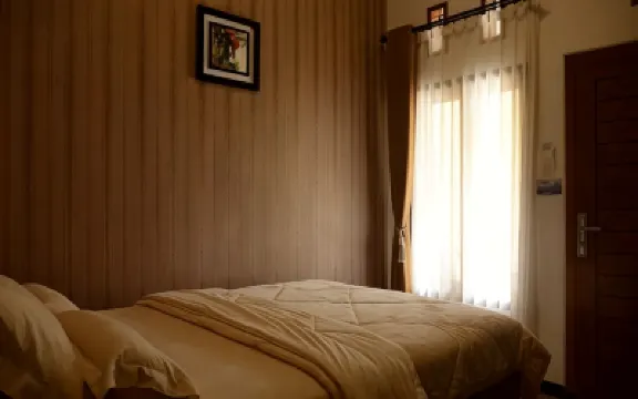 Rose Homestay Hotels in Kebalenan