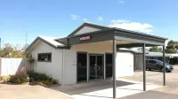 Oval Motel - Murray Bridge Hotel a 