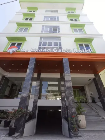 The Grand Cabin Hotel Отели в г. Tegalrejo