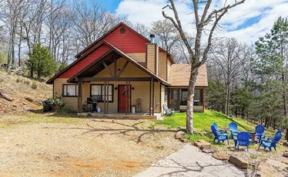 Redbud Lane Cabin at Lake Tenkiller