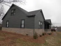 Spacious family-friendly 4-bedroom house in downtown Tell City Hotels in Perry County