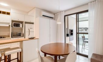 Modern apt With Pool Near the Beach Avr0203