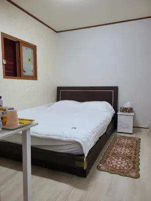 Chenal Motel Hotels in Seo-gu