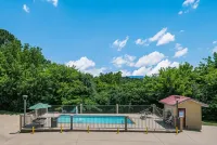 Quality Inn & Suites Hot Springs - Lake Hamilton - 2-Star