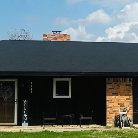 Close to the med centers, ball fields, shopping & the lake! Perfect for all!!