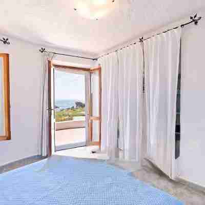 Beachfront villa on the first row with lovely view Rooms
