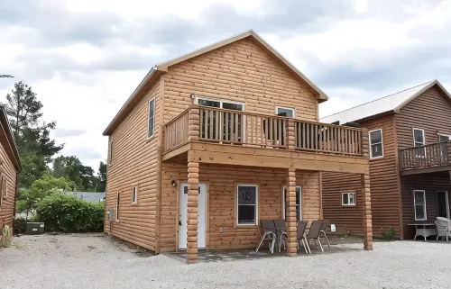 Unplug and unwind at this cottage on Lake Erie bluff
