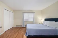 Comfy and Equipped for a Small Family - Webster Hill Suite1E - Apartments