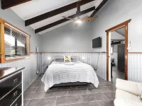 Unique rural cabin, 5 minutes from beach Hotels in South West Rocks