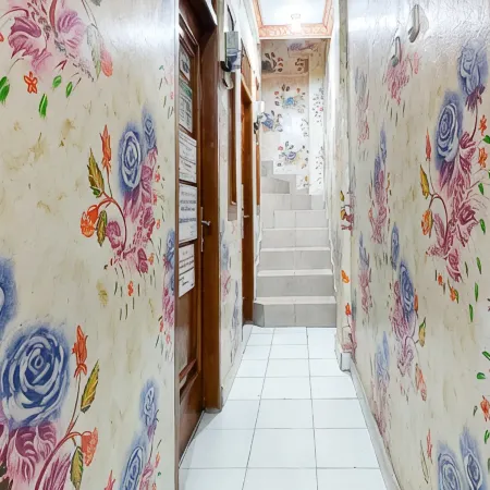 Queen Residence Ancol RedPartner Отели рядом с достопримечательностью «Площадь Фатахилла»