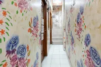 Queen Residence Ancol RedPartner - Pensionat