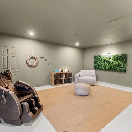 5 min to Mayo—luxury, comfort & care designed for patients & caregivers.