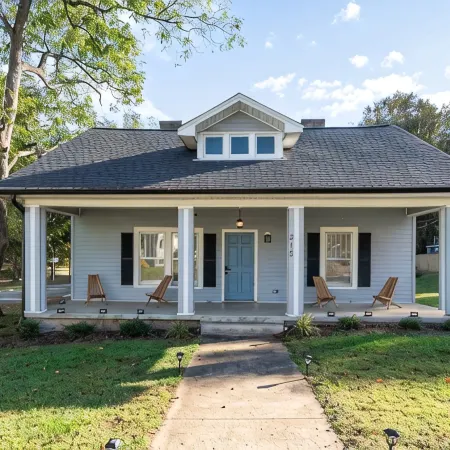 Charming 3BR/2BA Sleeps 6 in Graham, NC has everything you need!