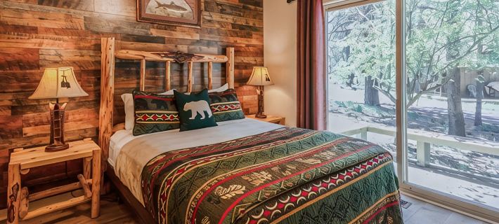 The Bear Cabin: 5Min Walk to Village & 12 Sharc Passes, EV Charger Hotel di Sunriver