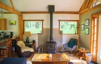 Cozy Forest Cabin in the Beautiful Sayward Valley