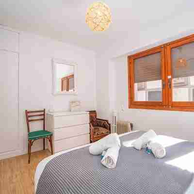 Authentic Alicante: Central Apartment Near the Beach Rooms
