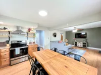 Cozy & Comfortable - Stylishly Decorated & Close to Everything!
