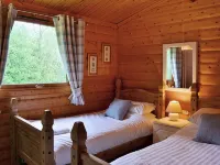 Luxurious 2 Bed Log Cabin Scandinavian Lodge in Louth Lincolnshire (2B Sleeps 6) Hotels in 