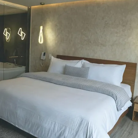 Saya Hotel & Suites