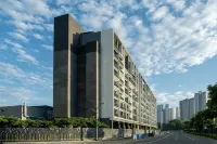 2BR Luxury Lower Penthouse in Mckinley West