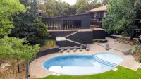BlackBrick Bedfordview ApartHotel - Airport Shuttle