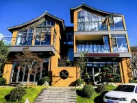 Mouding Tranquil Lakeside Retreat Hotels in Mouding County