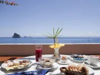 La Piazza Luxury Hotel & Spa Hotele w: Panarea