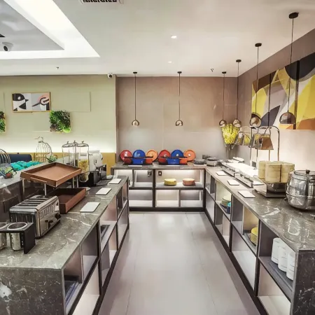 Homeinn Selected Hotel (Feng County Jiefang East Road Lao Dongguan Pedestrian Street)