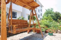 Bamboo and Apricot Garden House - Rumah Pertanian
