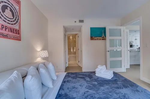 Furnished 2 Bedroom Apartment Near National Museum 2 Apts by RedAwning - Holiday Apartments