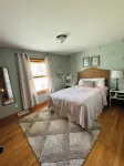 Sunshine Escape: Spacious 6Br Home w/ Outdoor Oasis & Fire Pit Near Marina - 4 estrellas